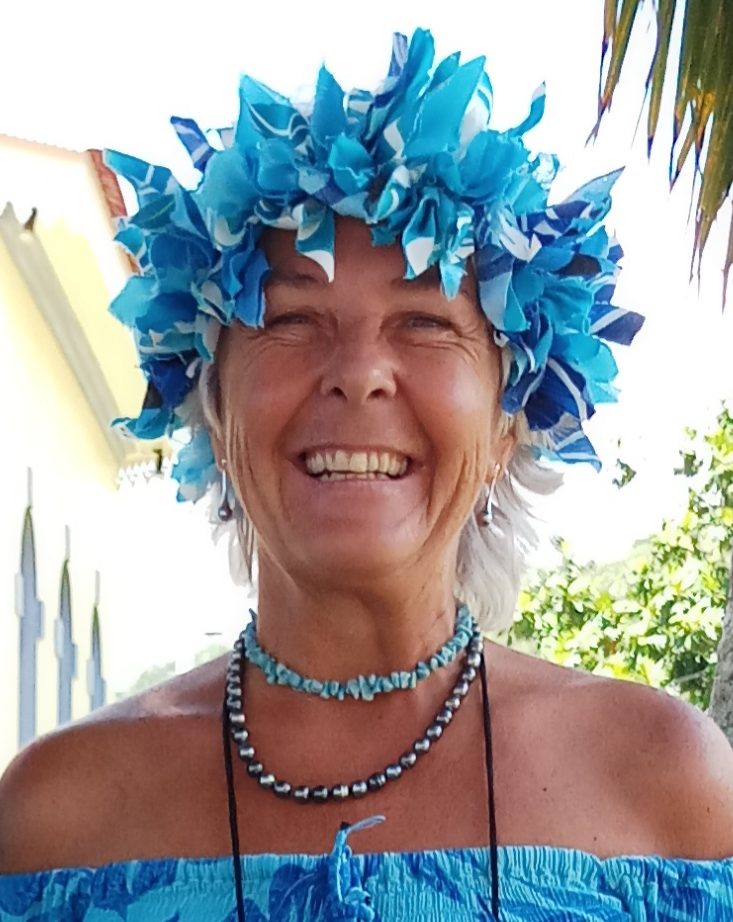 Moorea Lady in blue