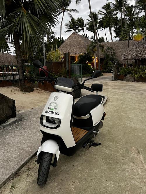 Bora Bora Rent Scooter 3