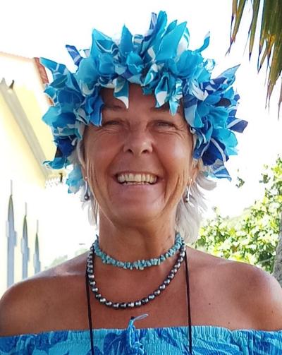 Moorea Lady in blue